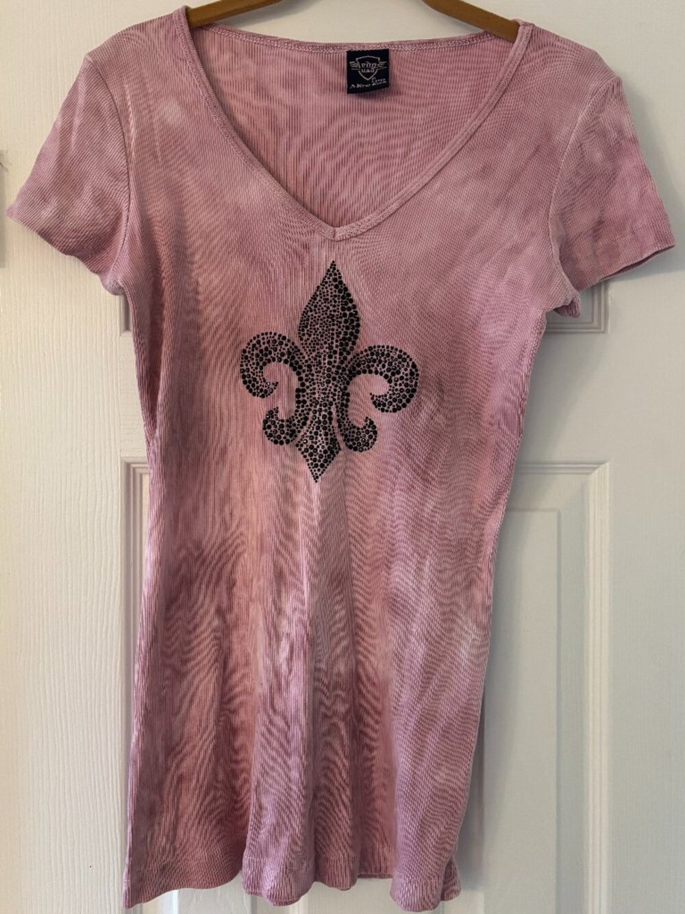 Pink Sledge T-shirt with Fleur De Lis Symbol in Black Rhinestone, Size L